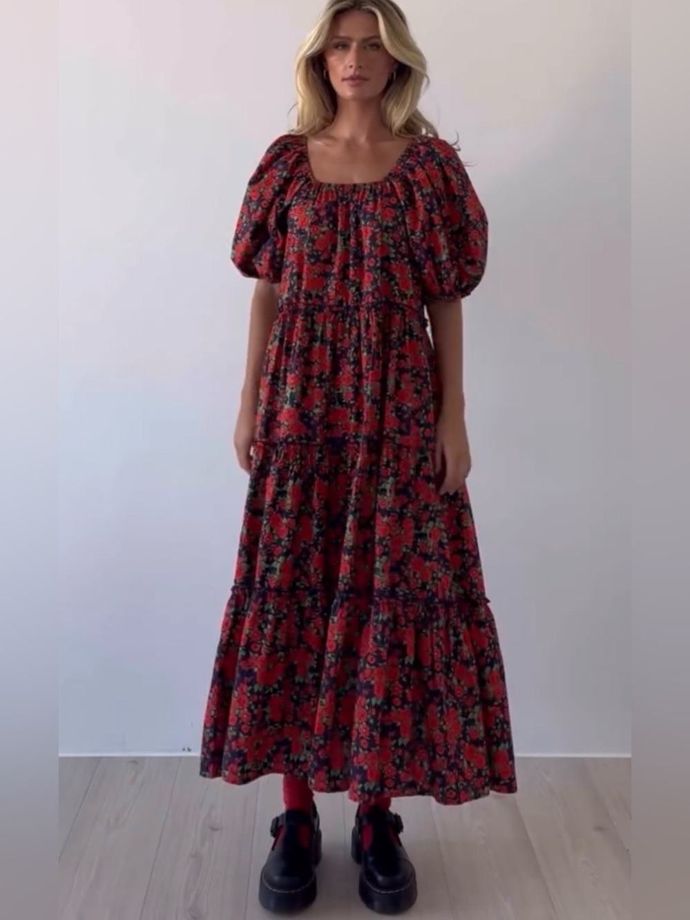 Zoco SMALL Daymaker short puff sleeve tiered midi dress in navy red rose print